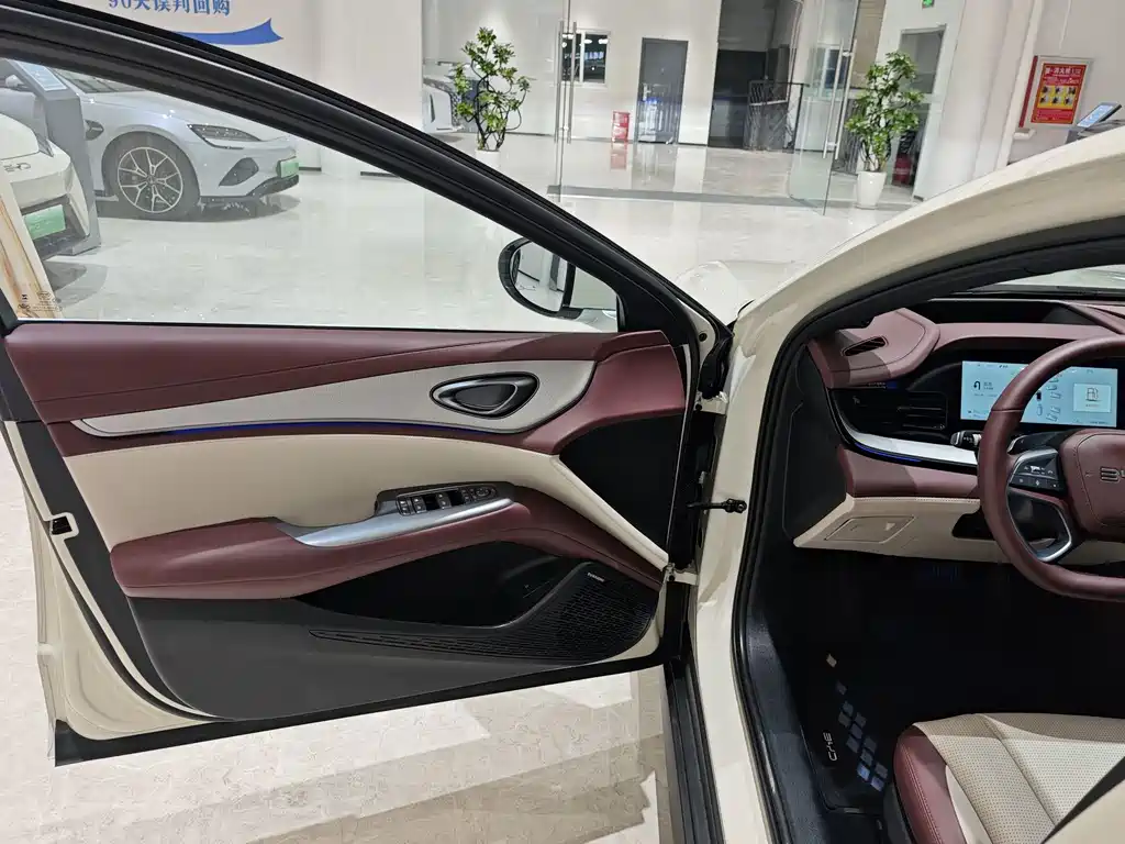 BYD Seal 07 DM-i — миниатюра 4