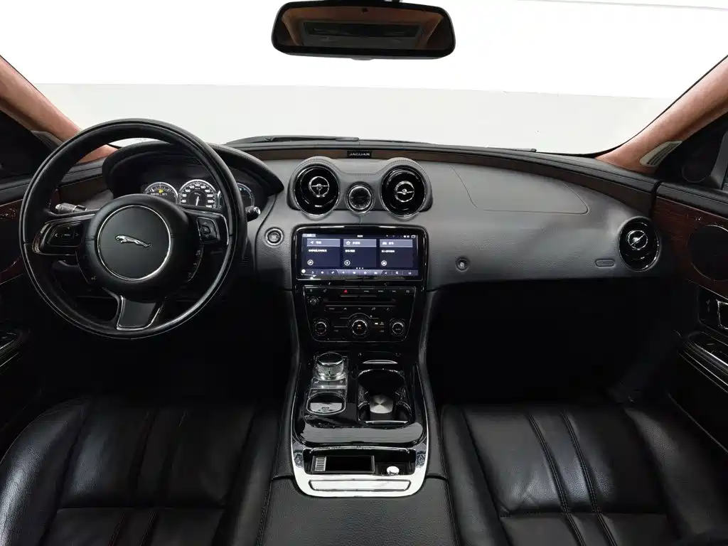 Jaguar XJ — миниатюра 5