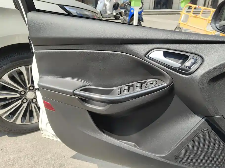 Ford Focus — миниатюра 7