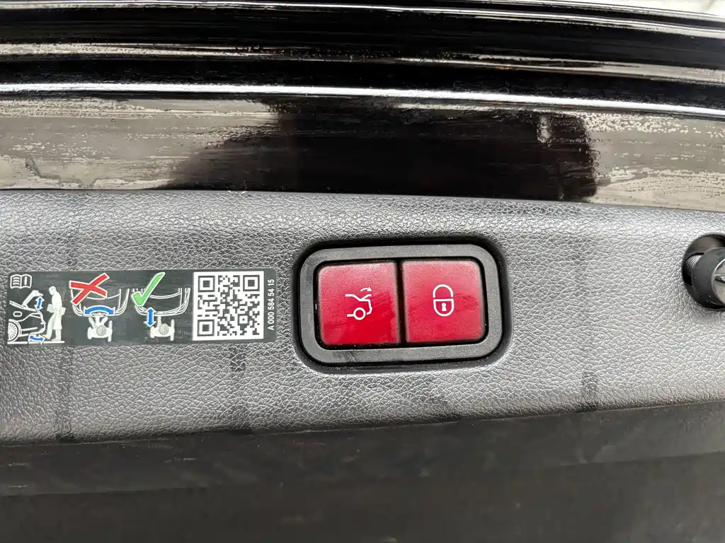 Mercedes-Benz E-Class — миниатюра 28