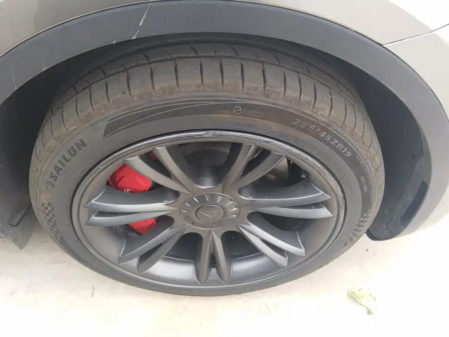 Tesla Model Y — миниатюра 6
