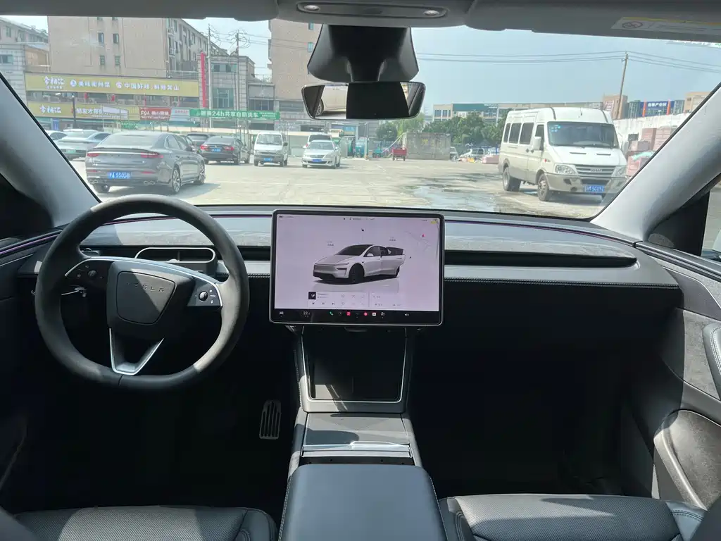 Tesla Model Y — миниатюра 7