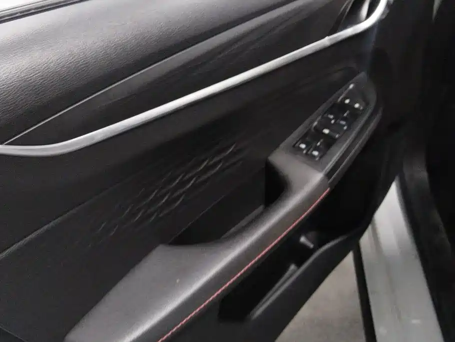 Geely Vision X3 — миниатюра 7