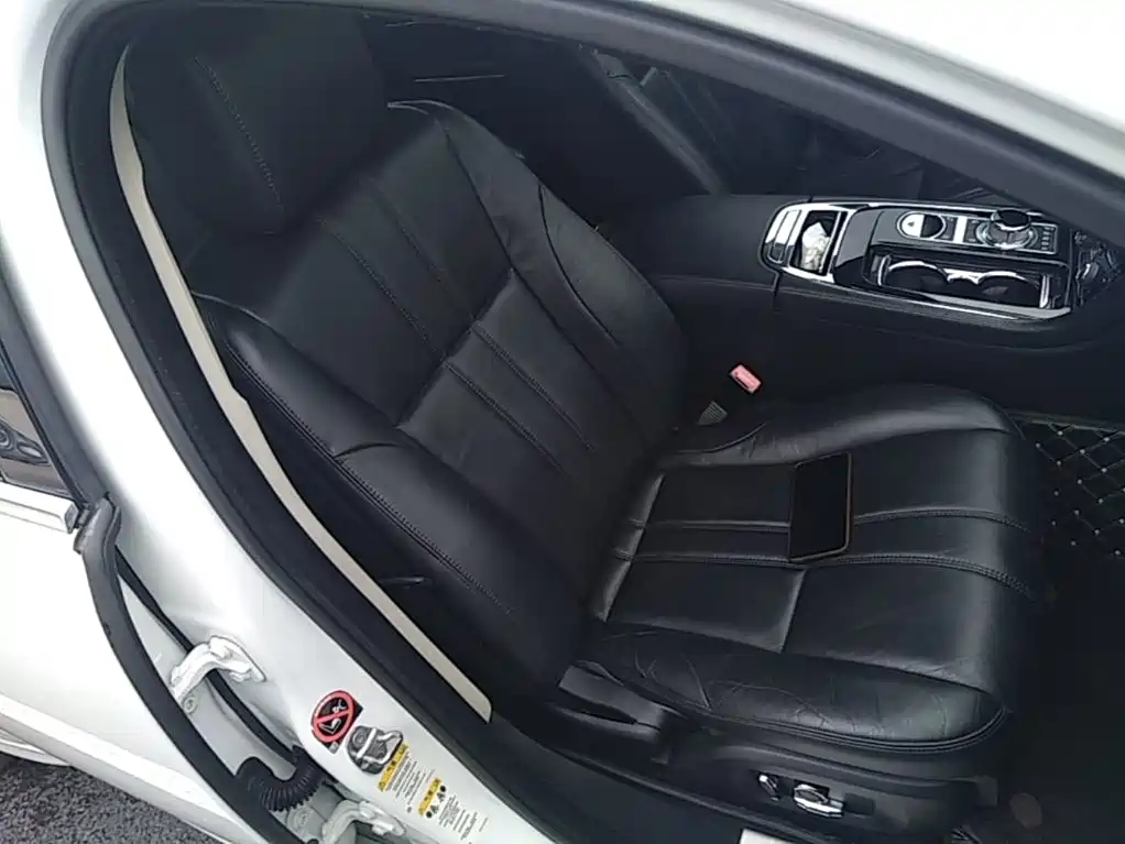 Jaguar XJ — миниатюра 25