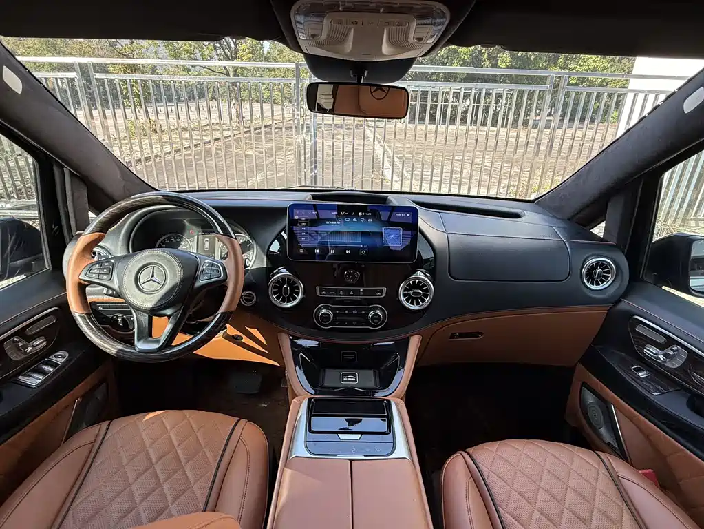 Mercedes-Benz Vito 2021 2.0T 7 мест