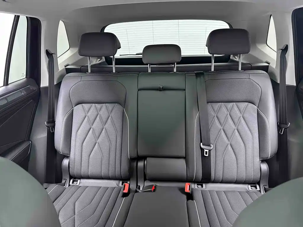 Volkswagen Tiguan L — миниатюра 5