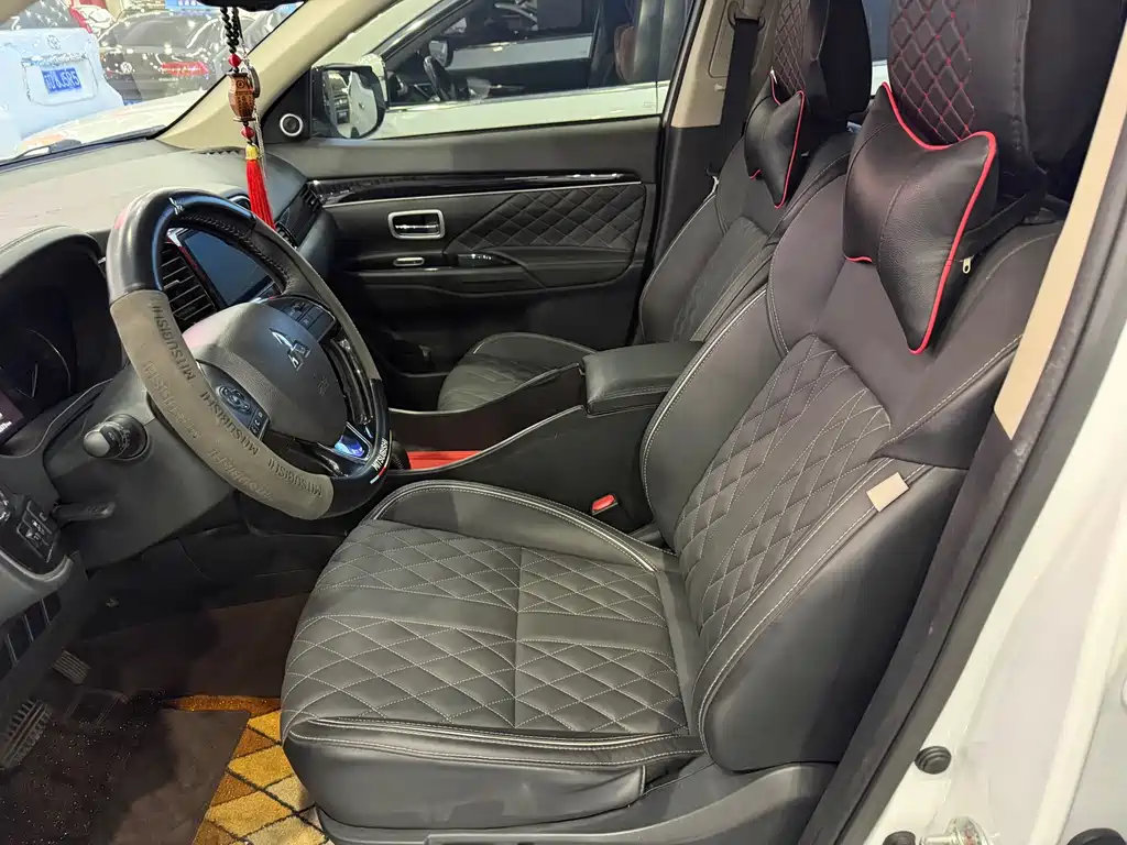 Mitsubishi Outlander — миниатюра 11