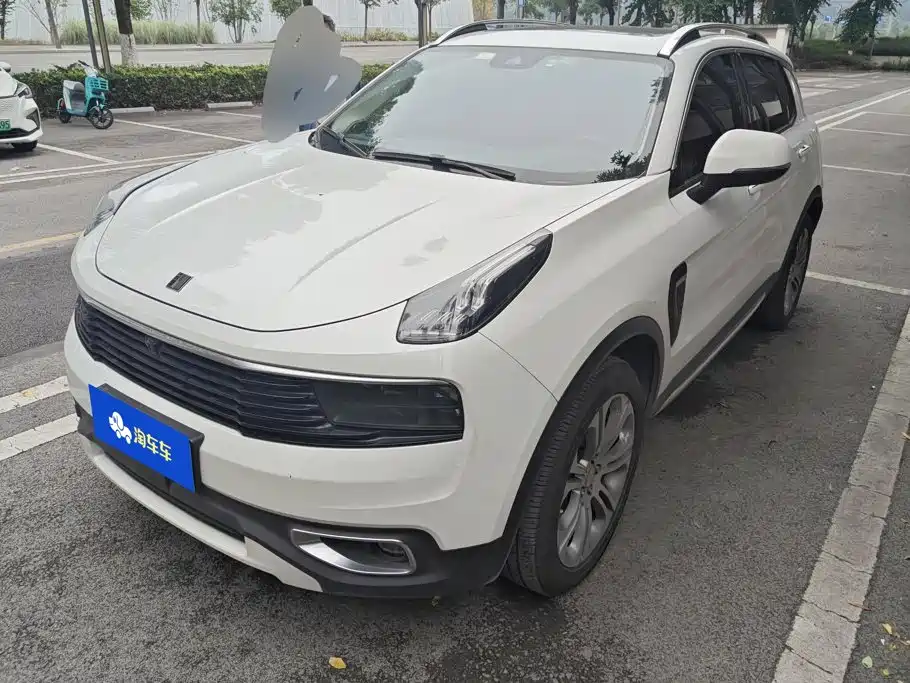 Lynk & Co 01