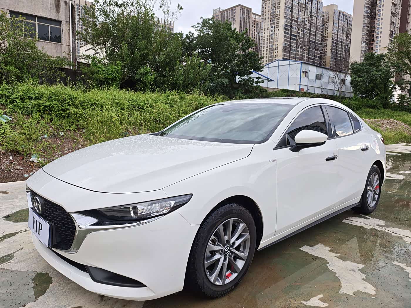 Mazda Mazda3 Axela 1.5 л 2021 г. Белый, пробег 50000 км