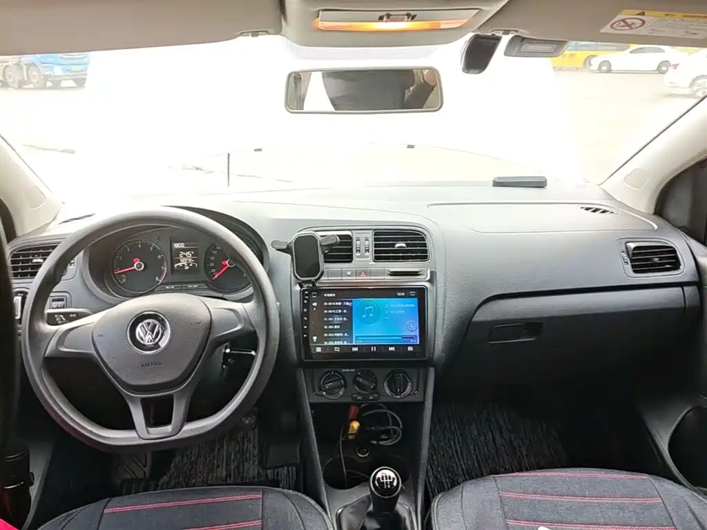 Volkswagen Polo 2016 1.4L MT
