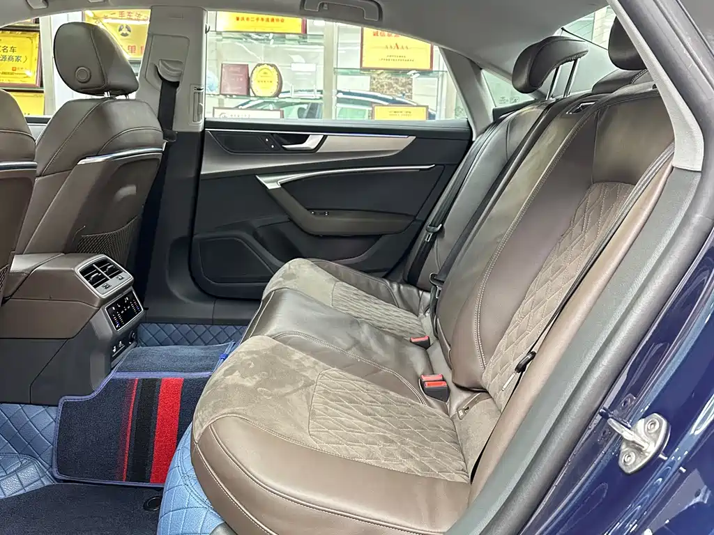 Audi A7L — миниатюра 9