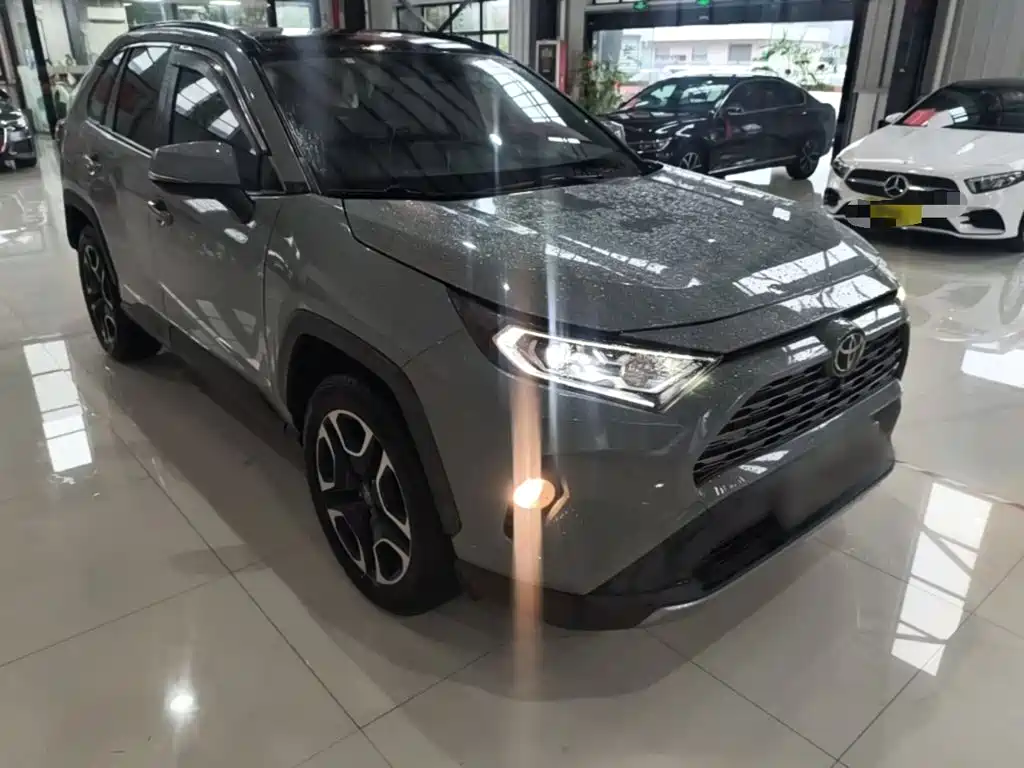 Toyota RAV4 — миниатюра 4