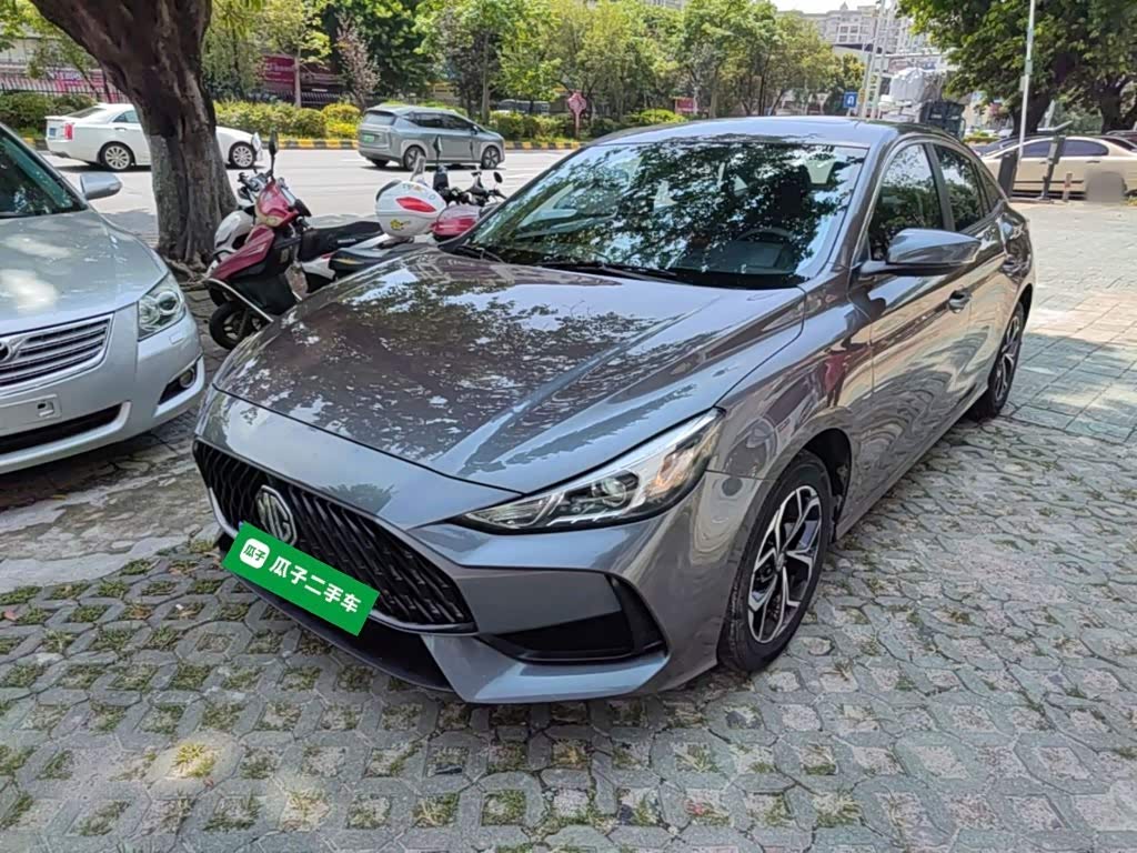 MG MG5 1.5 л 2023 г. Серебристо-серый, пробег 37800 км