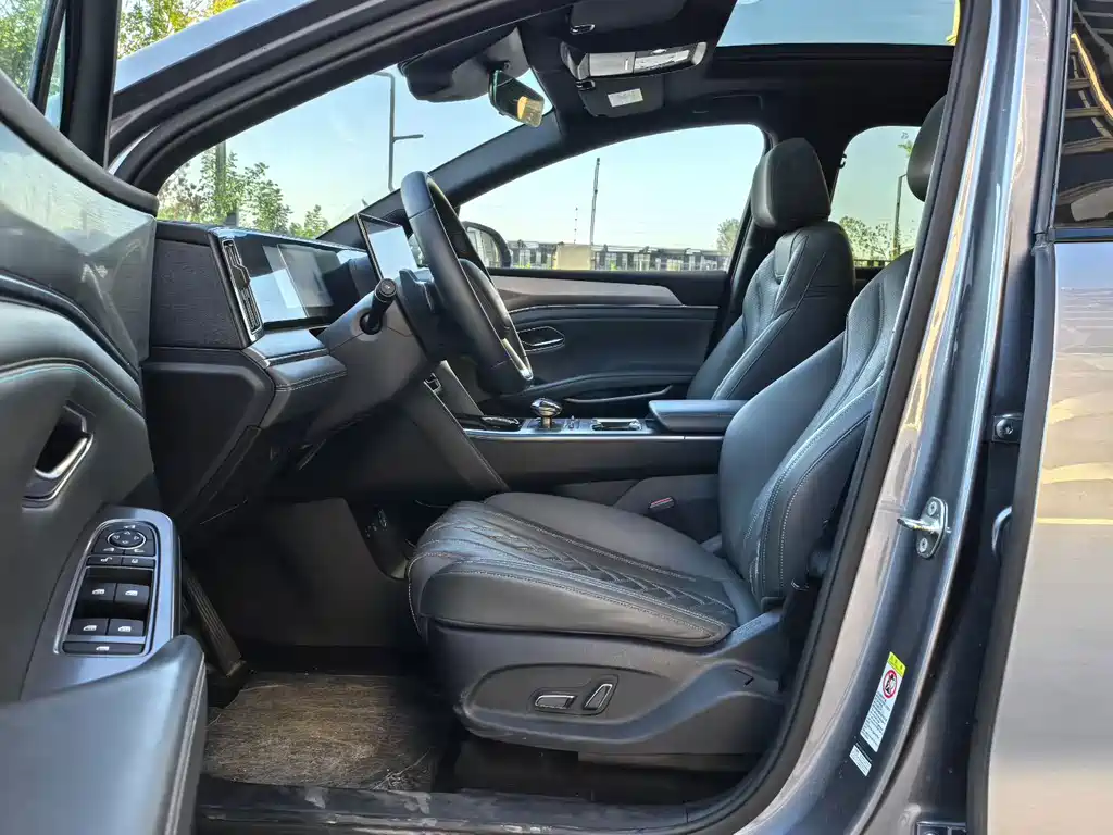 BYD L DM-i — миниатюра 4