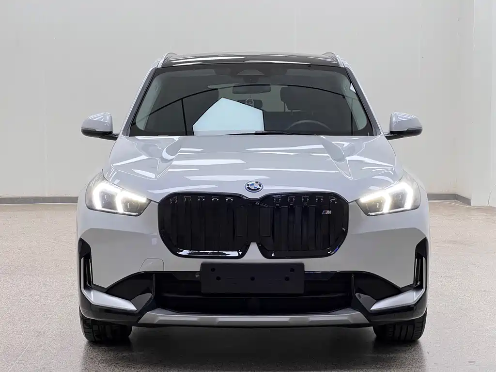 BMW iX1 2025 eDrive25L X