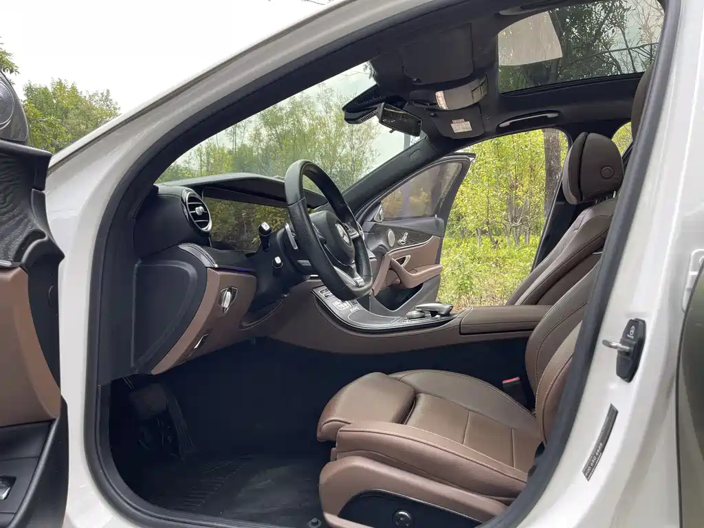 Mercedes-Benz E-Class — миниатюра 5