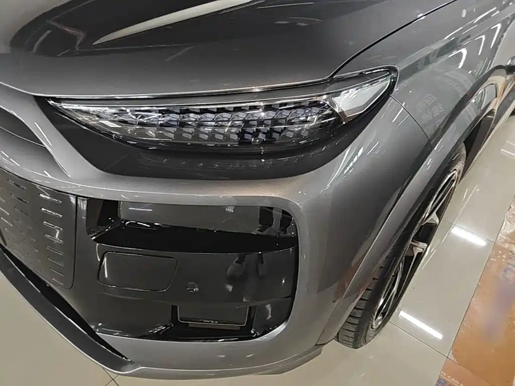 Audi Q6L e-tron — миниатюра 24