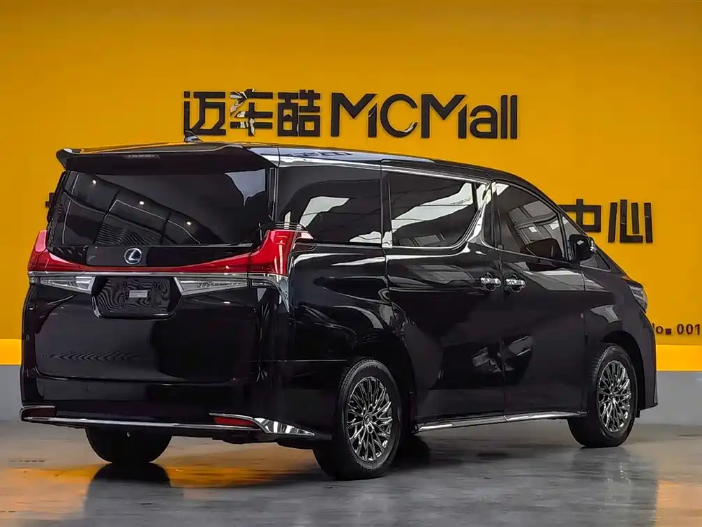 LEXUS LM