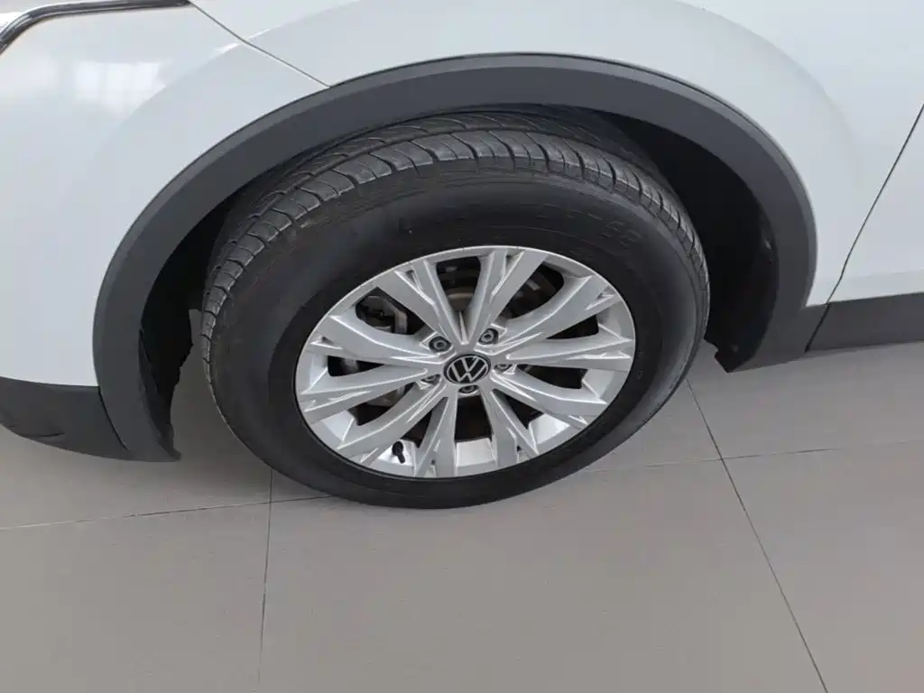 Volkswagen Tiguan L — миниатюра 23
