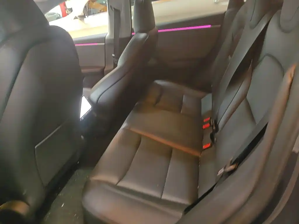 Tesla Model 3 — миниатюра 17