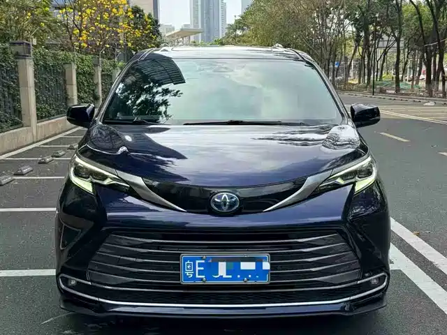 TOYOTA SIENNA 2023