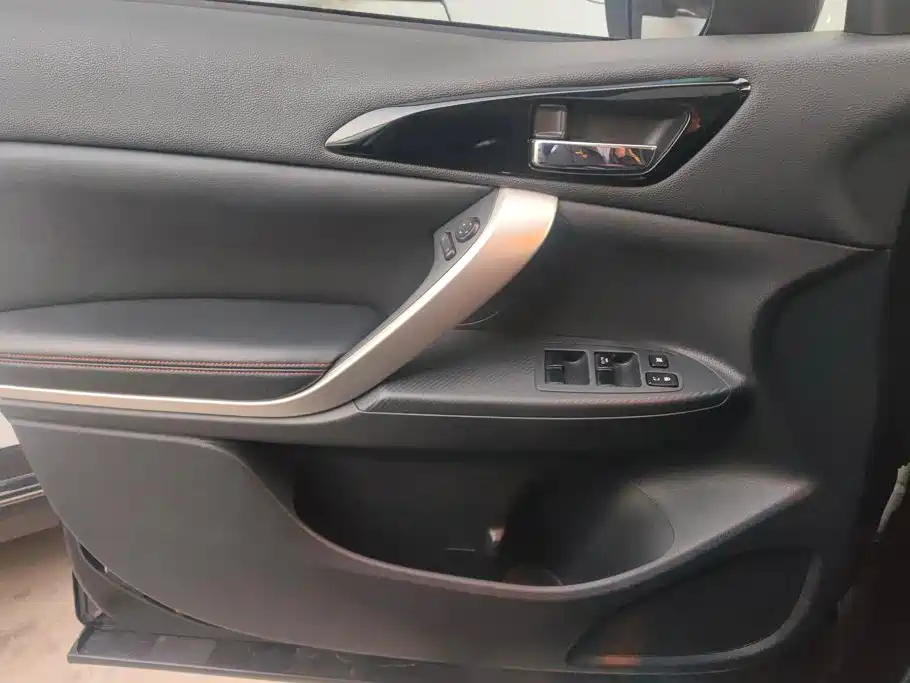 Mitsubishi Eclipse Cross — миниатюра 7