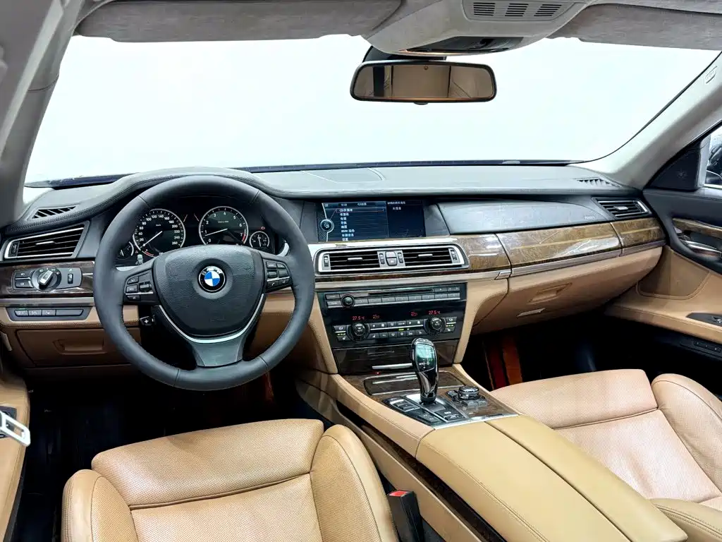 BMW 7 Series — миниатюра 18