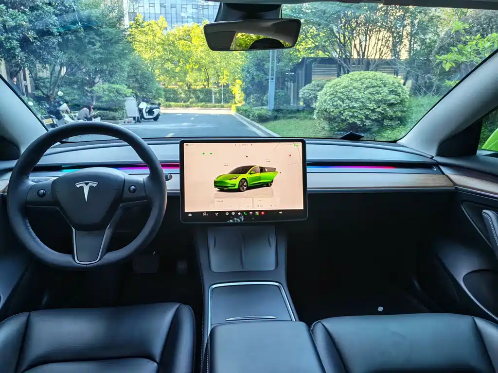 Tesla Model 3 — миниатюра 5