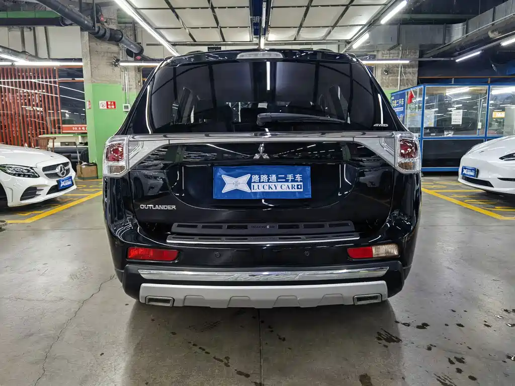 Mitsubishi Outlander (Import) — миниатюра 5