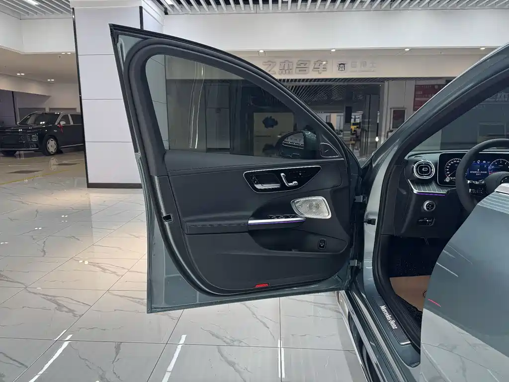 Mercedes-Benz C-Class — миниатюра 14