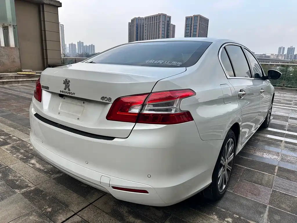 PEUGEOT 408