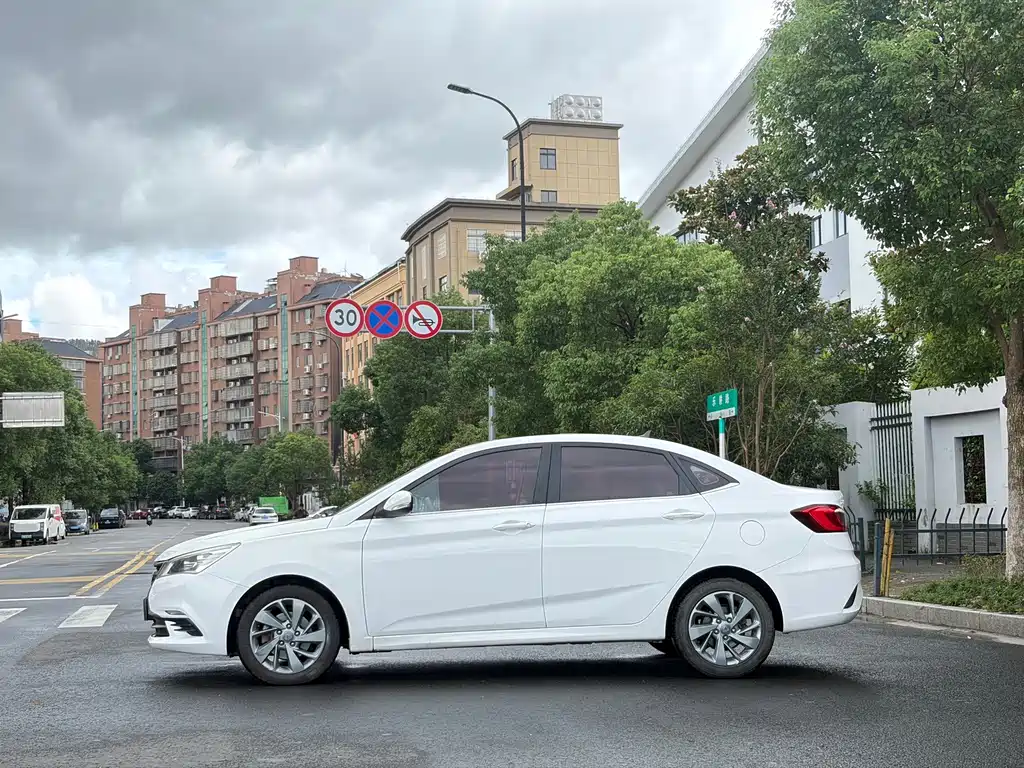 Changan Eado DT — миниатюра 5