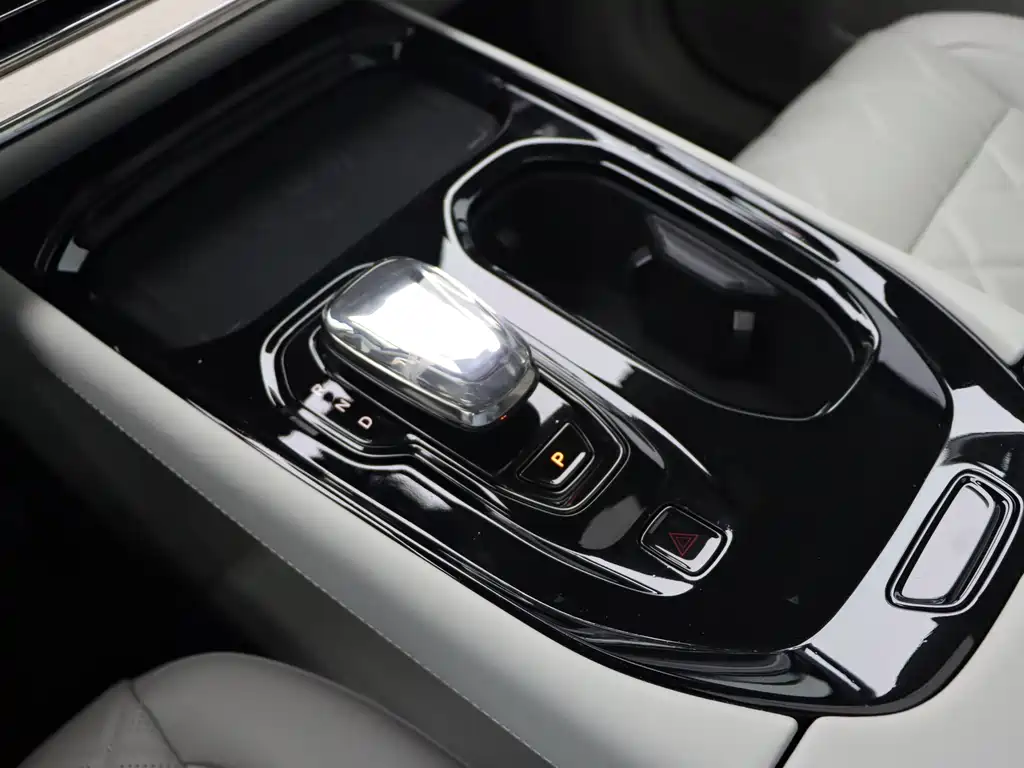 Volvo EM90 — миниатюра 23