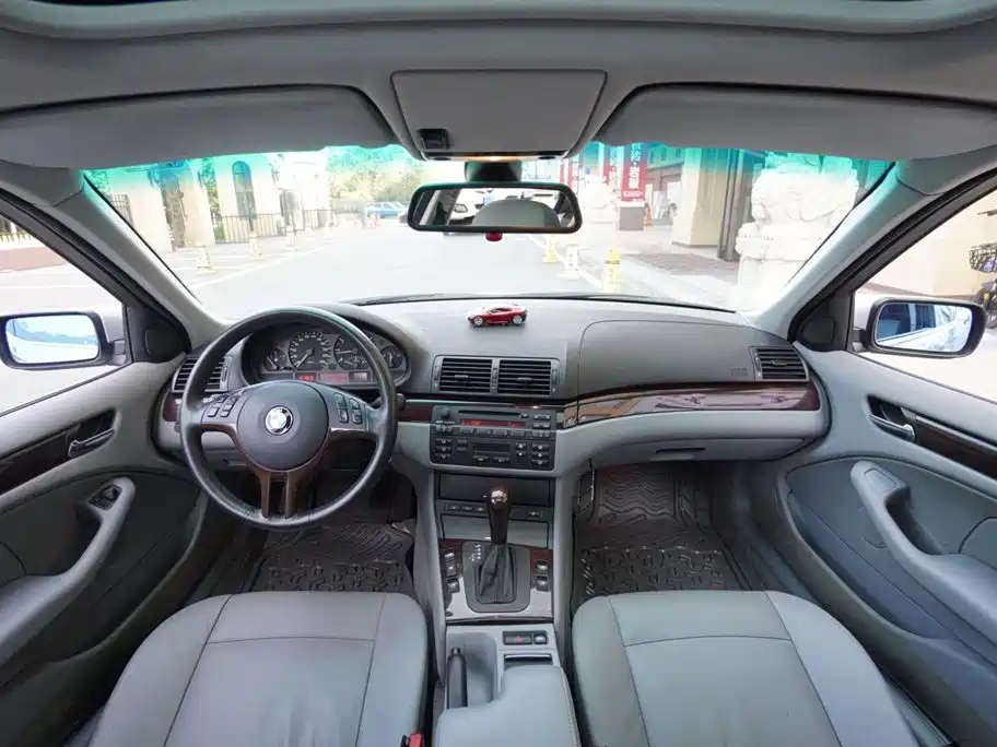 BMW 3 Series — миниатюра 4