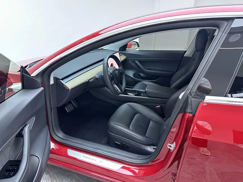 Tesla Model 3 — миниатюра 15