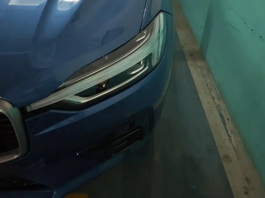 Volvo XC60 PHEV — миниатюра 5