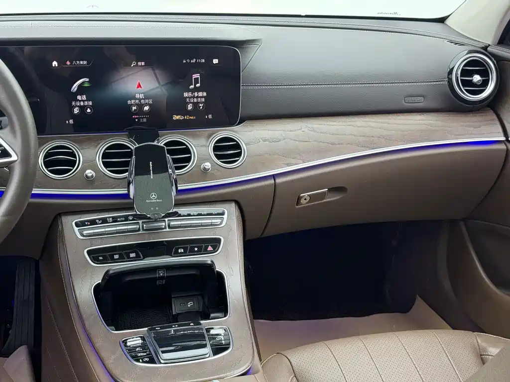 Mercedes-Benz E-Class — миниатюра 3