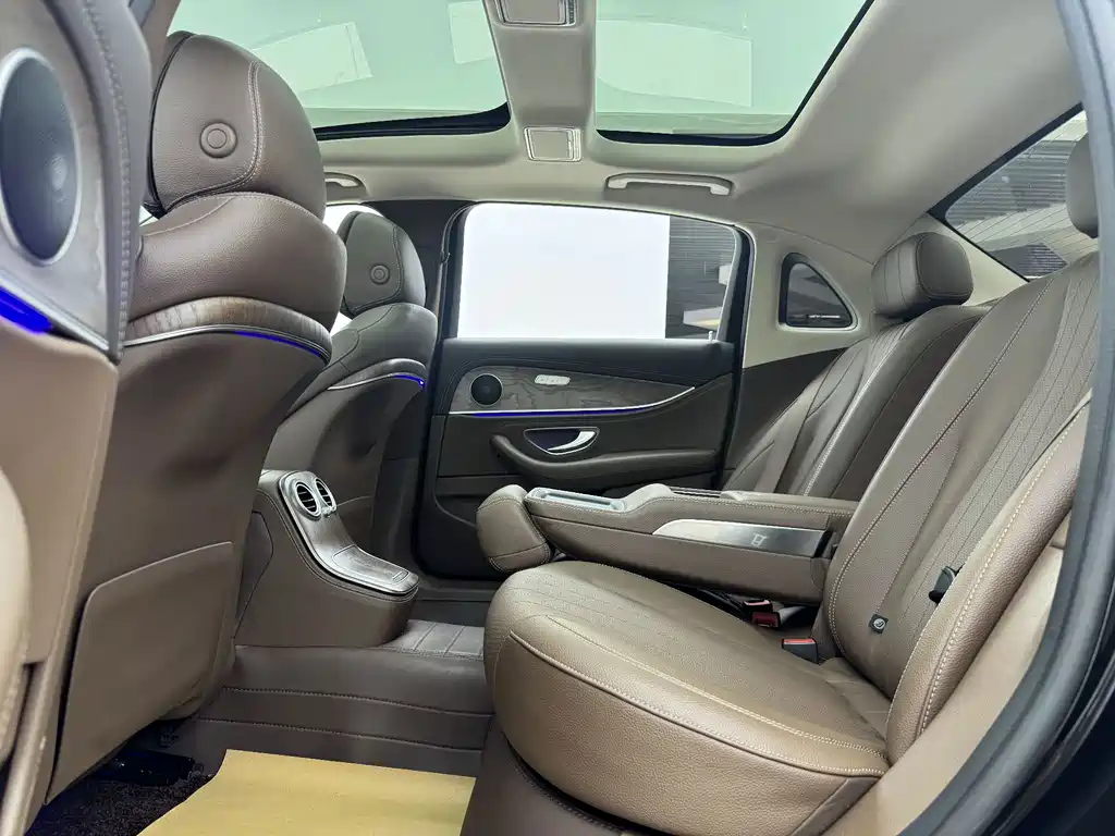 Mercedes-Benz E-Class — миниатюра 8