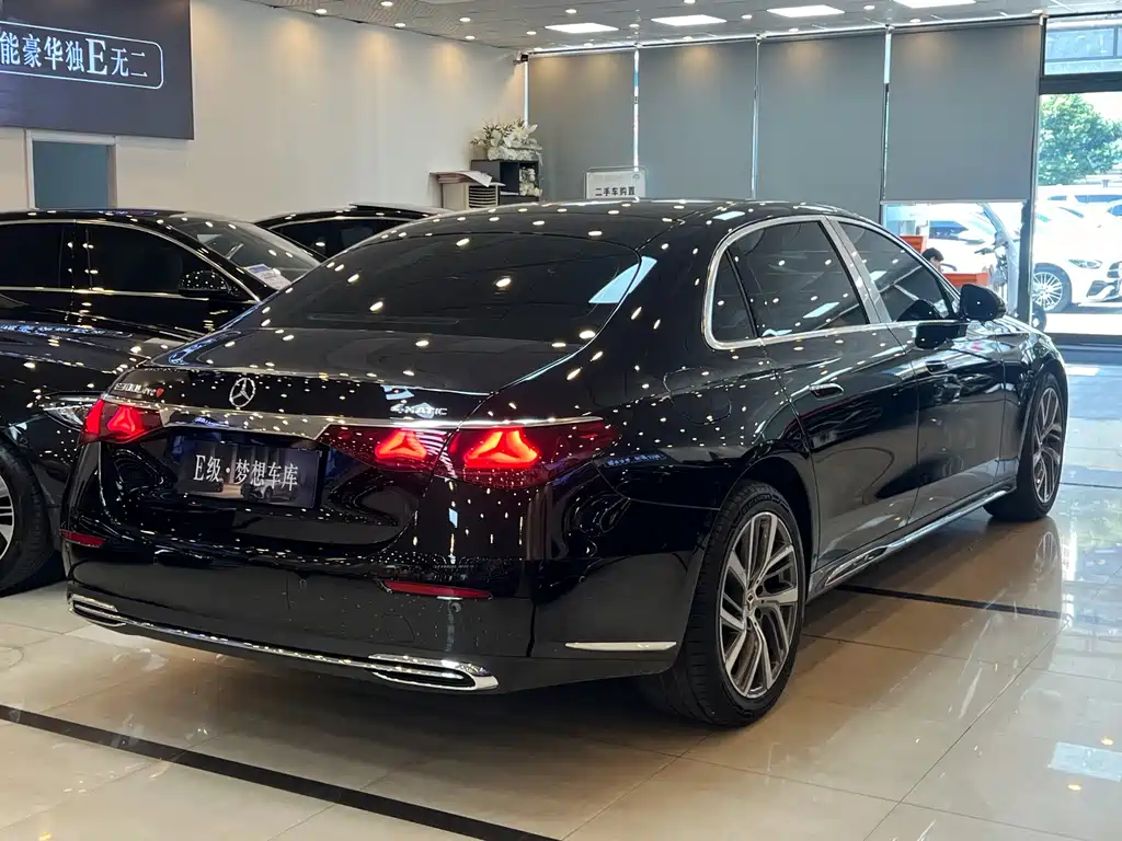 Mercedes-Benz E-Class — миниатюра 6