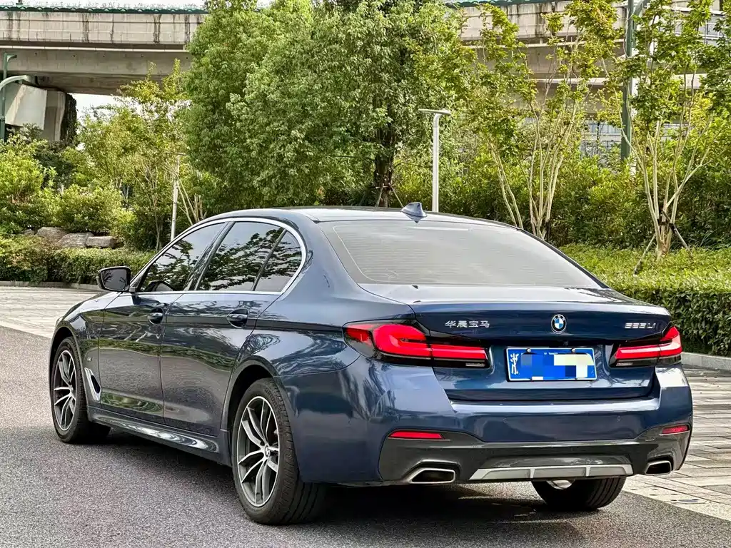 BMW 5 Series — миниатюра 4