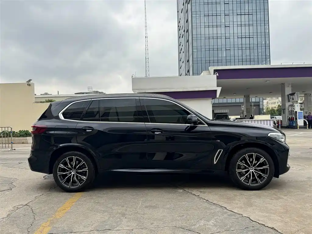 BMW X5 2023 xDrive 30Li Premium M Sport