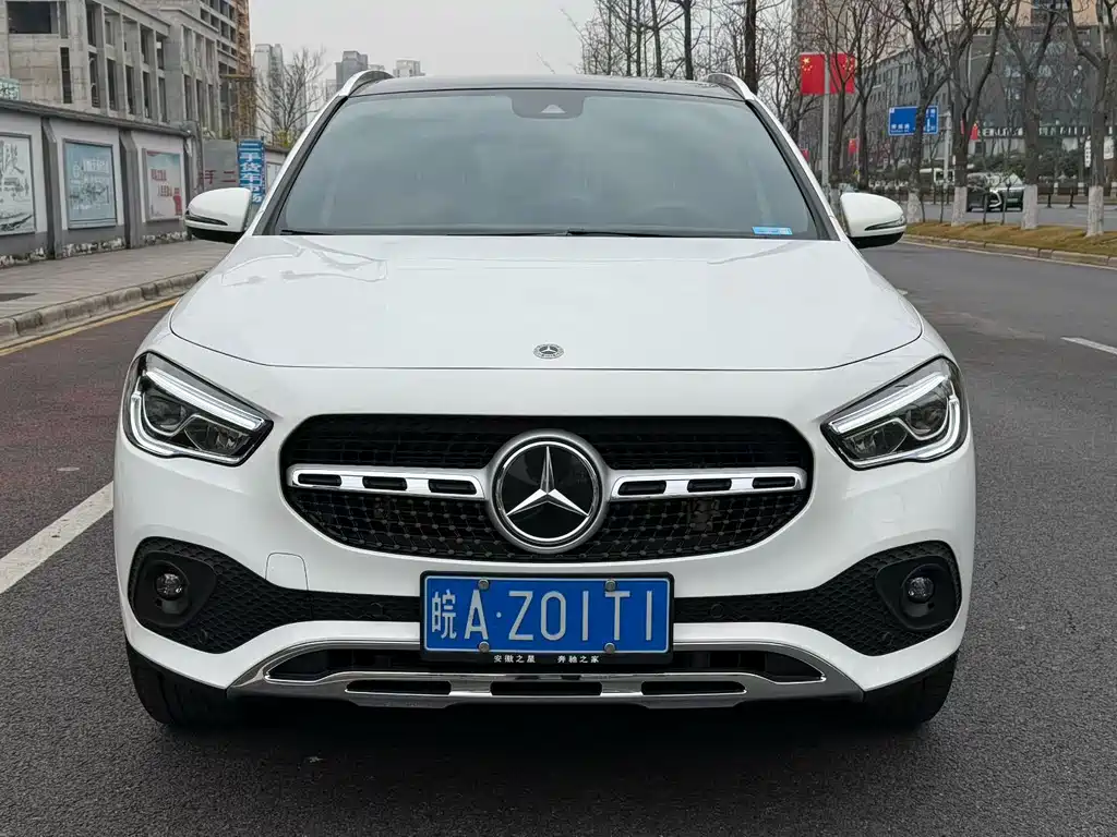 MERCEDES-BENZ GLA