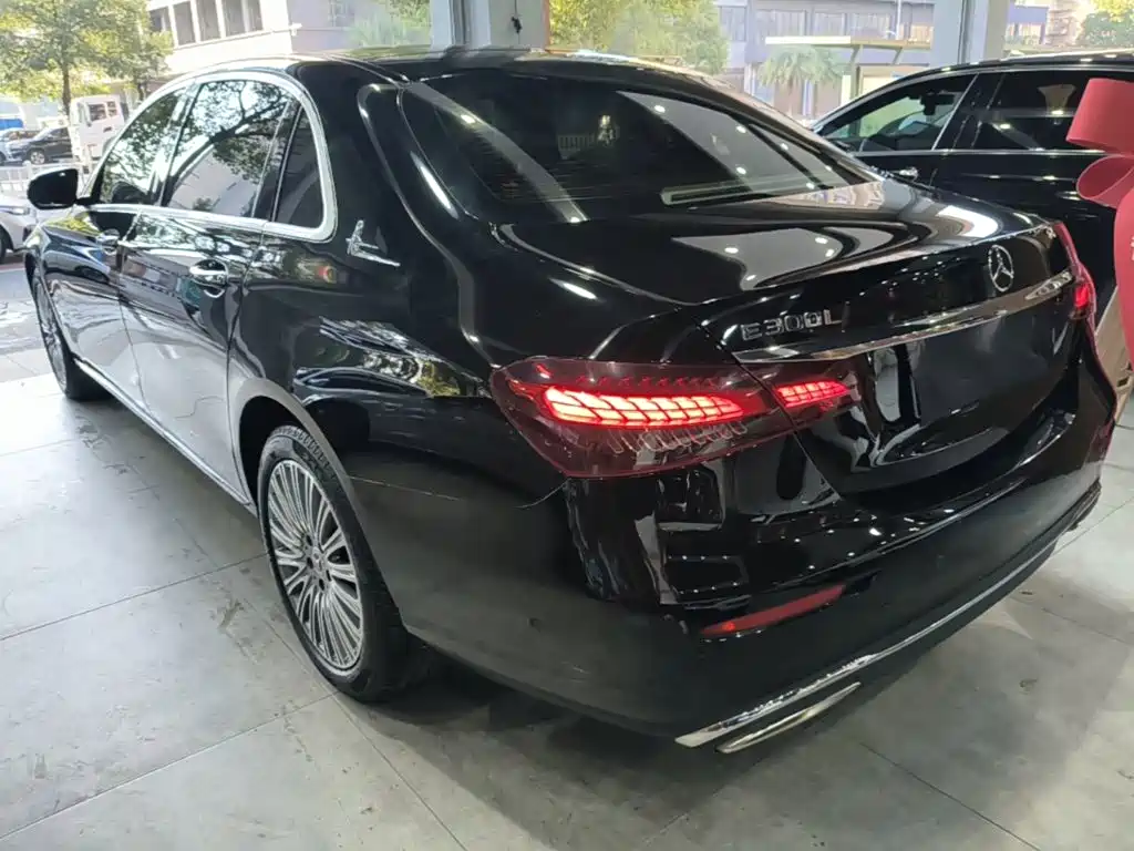Mercedes-Benz E-Class — миниатюра 5