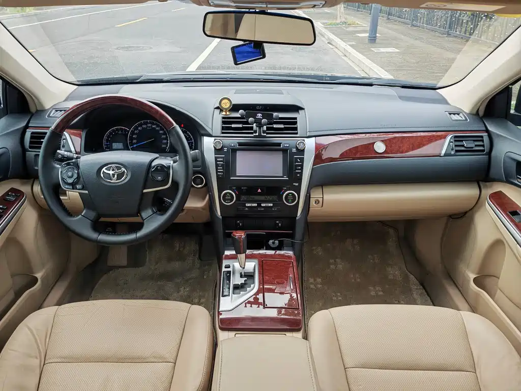 Toyota Camry — миниатюра 5