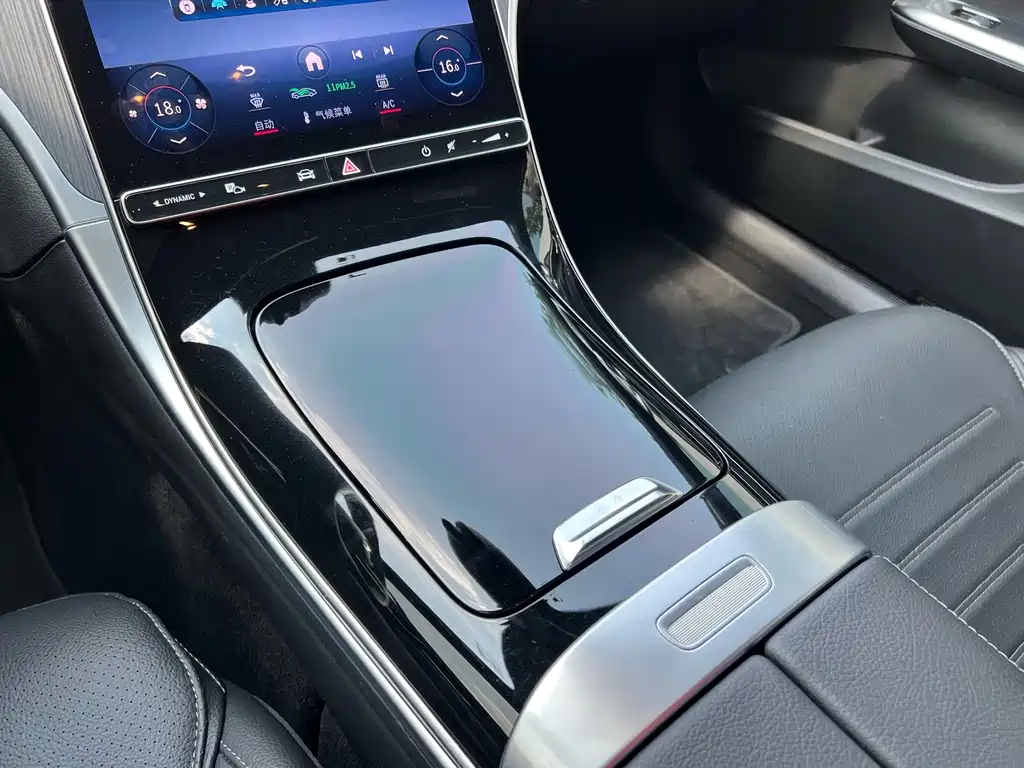 Mercedes-Benz C-Class — миниатюра 10