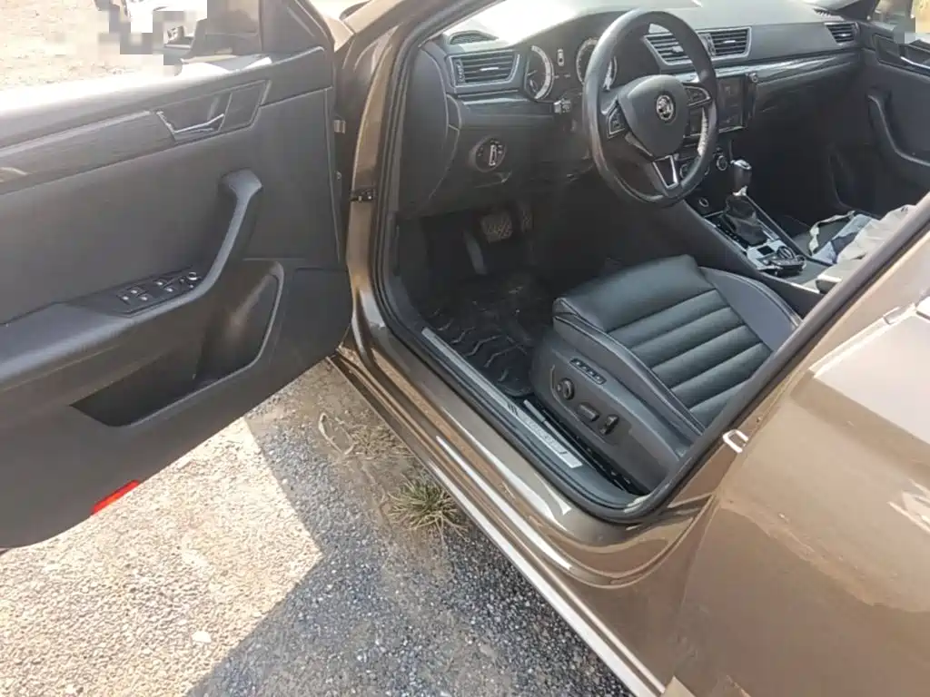 Skoda Superb — миниатюра 21