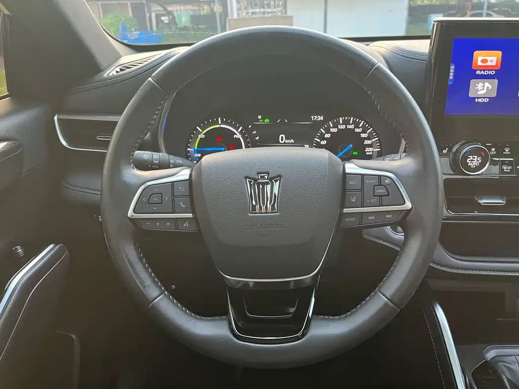 Toyota Crown Kluger — миниатюра 17
