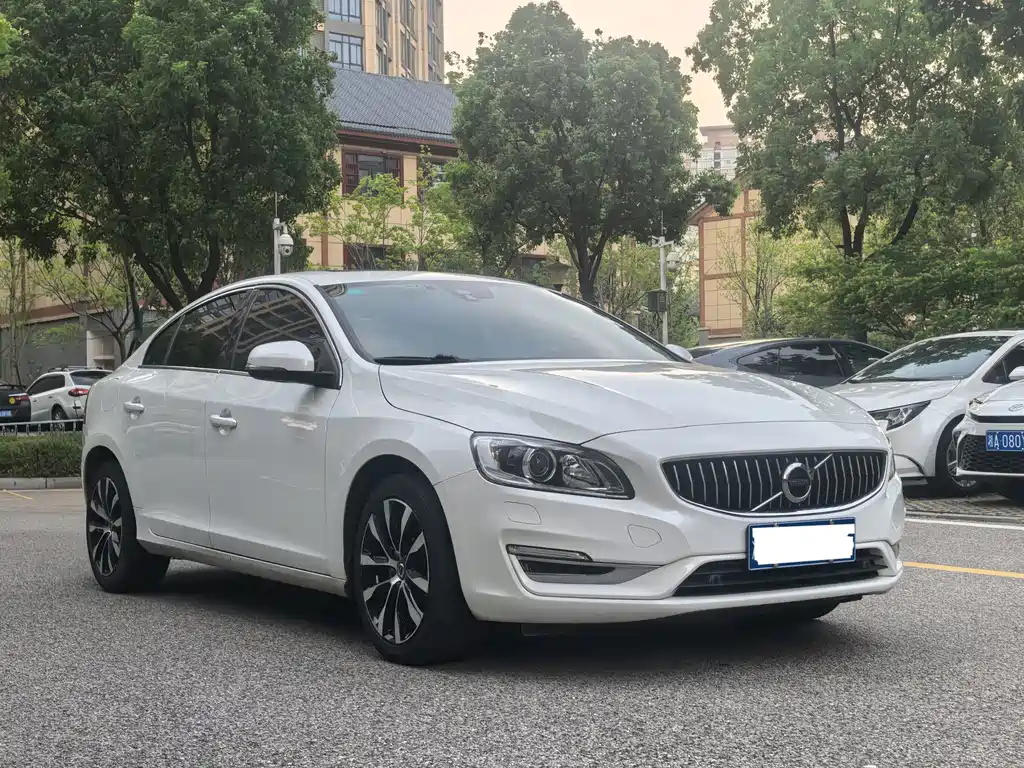 Volvo S60 — миниатюра 2