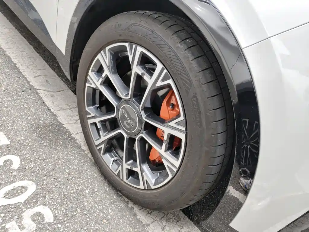 Lynk & Co 900 — миниатюра 7