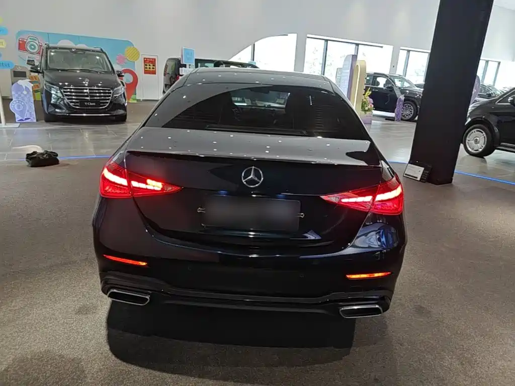 Mercedes-Benz C-Class — миниатюра 6